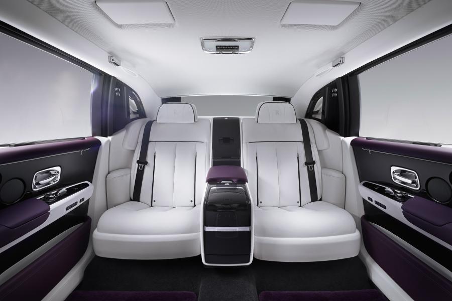Интерьер Rolls-Royce Phantom EWB 2017 года  (WW) (фото 13 из 27)